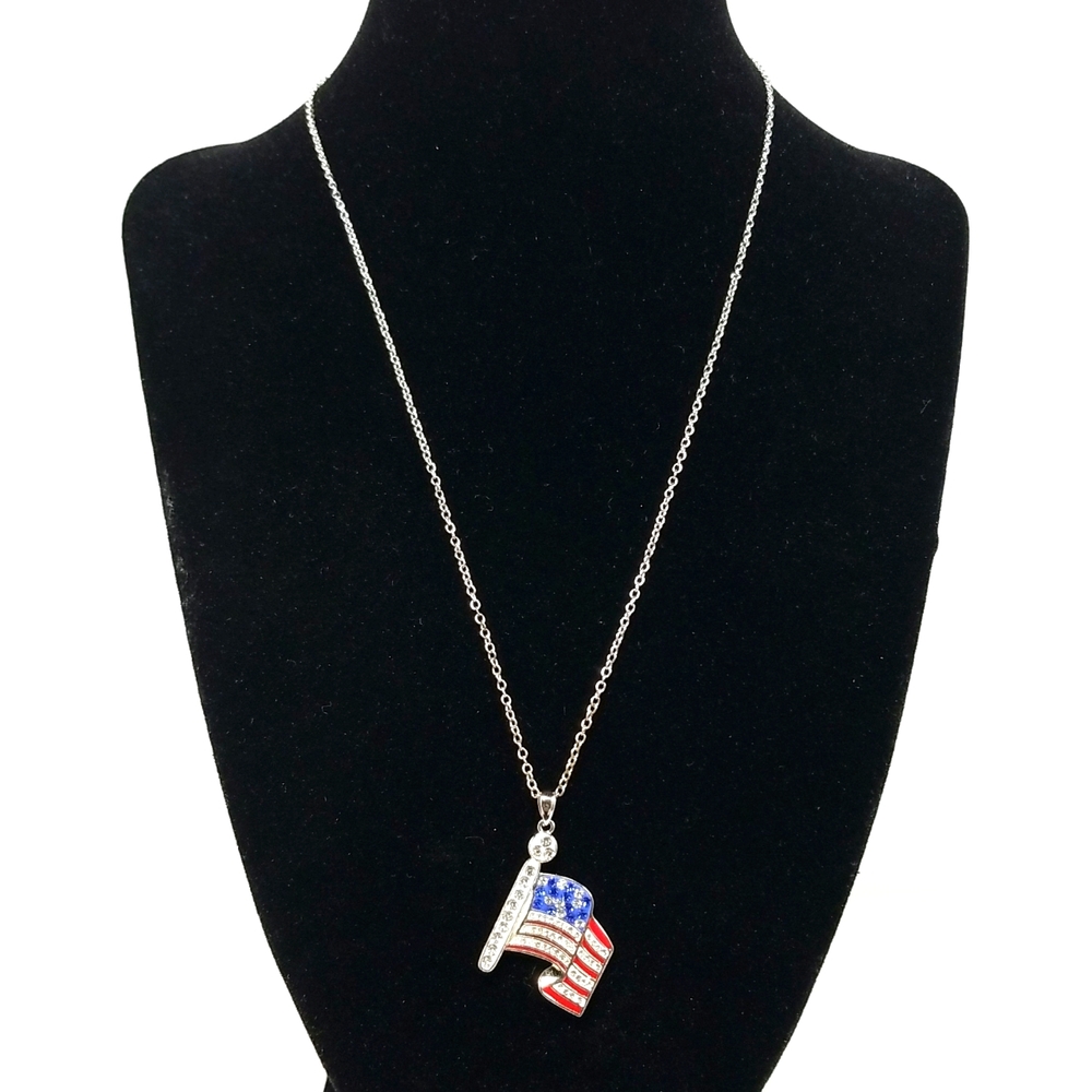 Kohl's Us Flag Design Pendant Womens Necklace New Size 18Inches